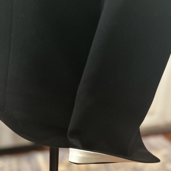 Kasper Vintage Black Blazer with‎ white trim around collar & cuffs, EUC size 2P. - Picture 3 of 7